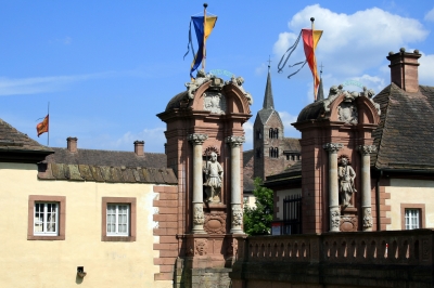 Steinerne Wächter vor Schloss Corvey