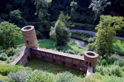 Burg Eltz, Reste der Vorburg im Tal #2