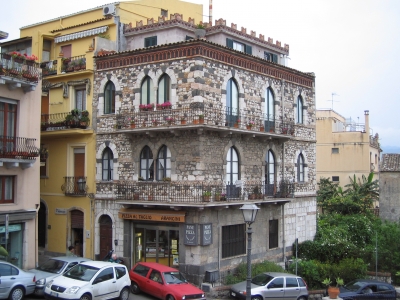 Hausfassade in Taormina