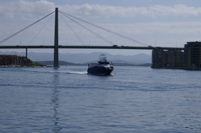 Eine Brücke über den Fjord