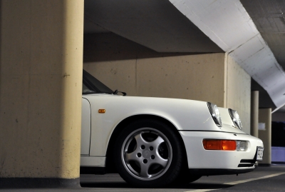 Traum in Weiß, Porsche 911 in der Großgarage