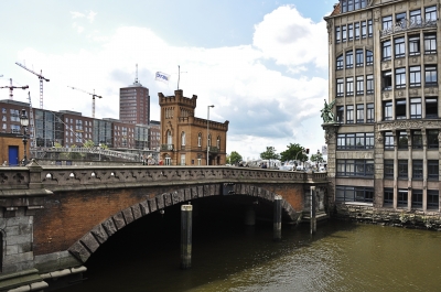 Hohe-Brücke