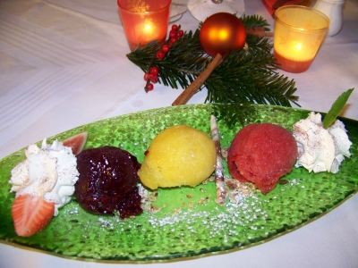 Weihnachtliches Eisdessert