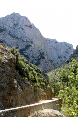 Straße durch die Schlucht von Calamus