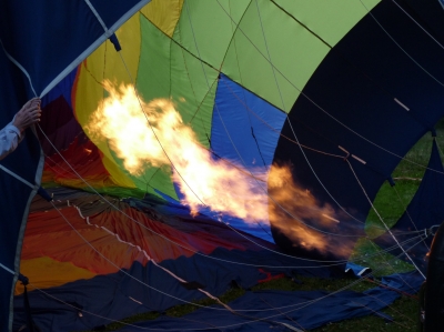Ballonfahrt: Die Luft wird erhitzt