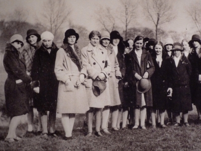 Frauengruppe (ca. 1920)