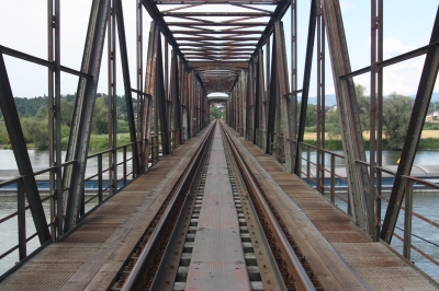 Eisen- (Bahn) Brücke