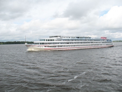 Kreuzfahrtschiff auf der Wolga