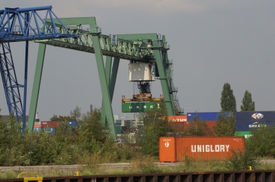 Container Verladung im Dortmunder- Hafen