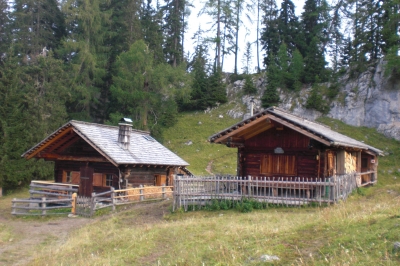 Almhütten in den Lienzer Dolomiten