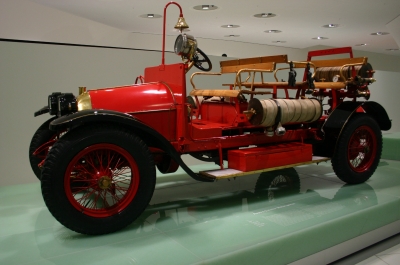 Oldtimer Feuerwehrfahrzeug von Porsche