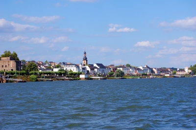 Rüdesheim, vom Rhein aus gesehen
