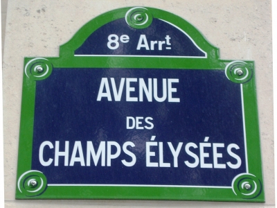 Straßenschild der Avenue des Champs Élysées in Paris