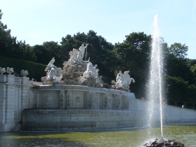 Neptunbrunnen beim Schloss Schönbrunn 02