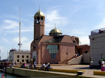 Postmoderne Nikolajkirche am Passagierhafen von Odessa