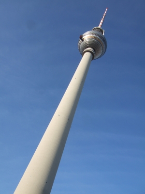 Fernsehturm am Alexanderplatz in der Morgensonne