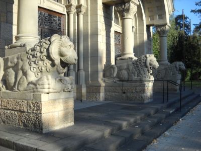 Wanne-Eickel - Löwen am Hauptportal der Pfarrkirche St. Joseph (Löwenkirche)