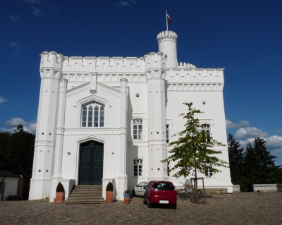 Gut Blomenburg - Südländische Burg in Schleswig-Holstein