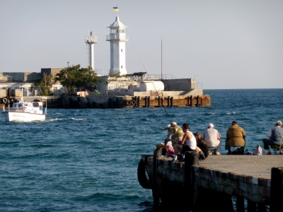 Angler im Hafen von Jalta