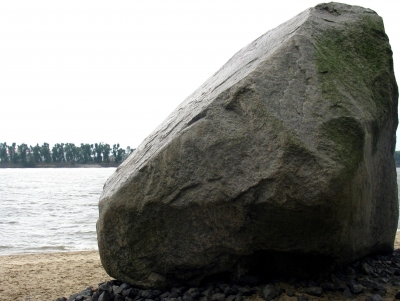 Findling Alter Schwede an der Elbe bei Hamburg