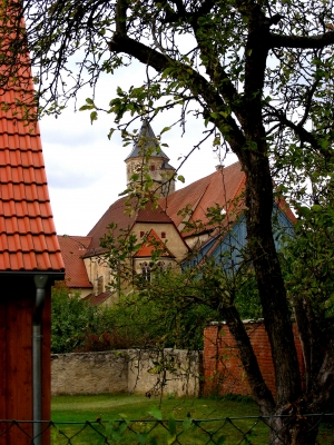 Dorfansicht mit Kirche