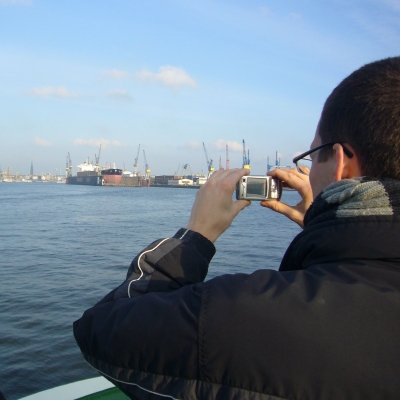 Auf einem Elbschiff in Hamburg
