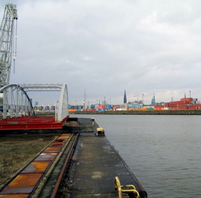 Blick auf Hamburg vom Hamburger Freihafen