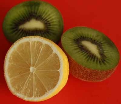 Zitronen - und Kiwihälften