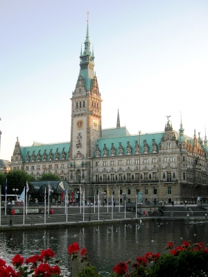 Hamburg - Rathaus   (Blick von den Alsterarkaden)