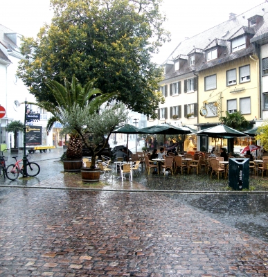 Regenguss in der Meriansstrasse in Freiburg