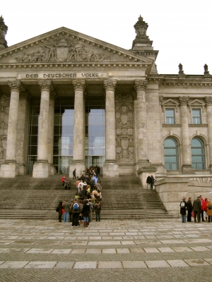"Wartegemeinschaft" am Reichstag