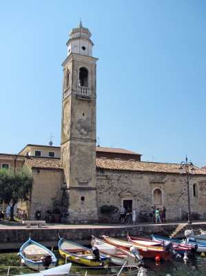 Gardasee - Hafen und Kirche in Lazise
