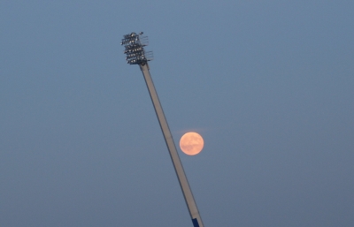 Mond am Stadion
