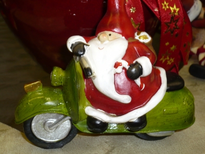 Nikolaus auf dem Motorroller