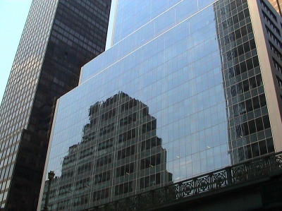 NY, Spiegelnde Glasfassade