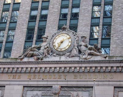 NY, Historische Fassade mit Uhr