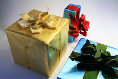Drei Geschenkpäckchen