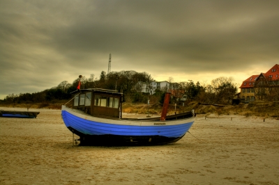 HDR - Fischerboot am Strand