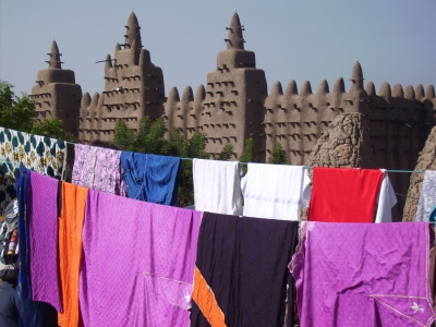 Mali - Wäsche und Moschee