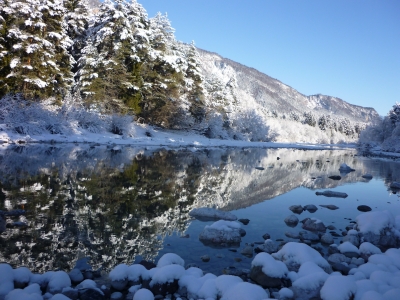 Winterliche Flusslandschaft