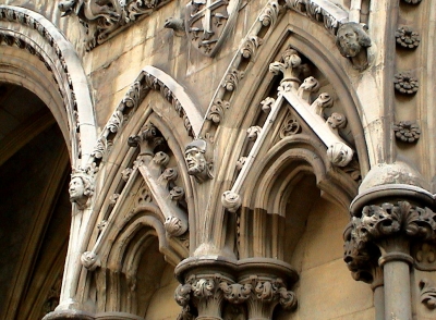 London, Kirchenfassade (Detail)