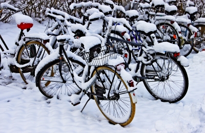 Fahrräder im Schnee