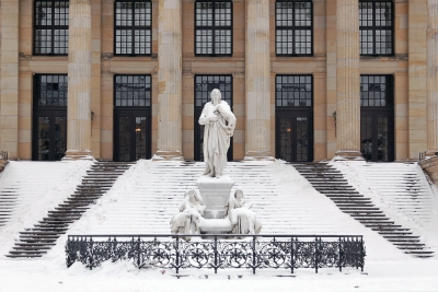 Schillerdenkmal im Schnee