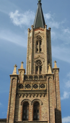 Kirchturm in Ziegelbauweise