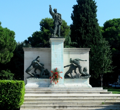 Porec, Antikriegsdenkmal