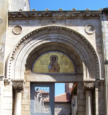 Kirchenportal in Pula