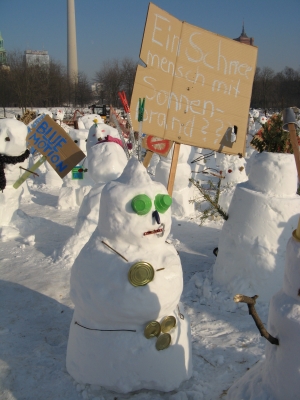 Protest der Schneemänner gegen die Erderwärmung