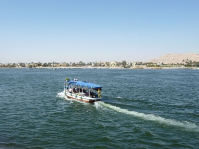 Motorbootsfahrt auf dem Nil bei Luxor