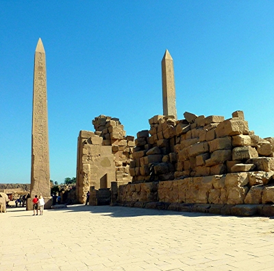 Zwei Obelisken im Karnaktempel bei Luxor
