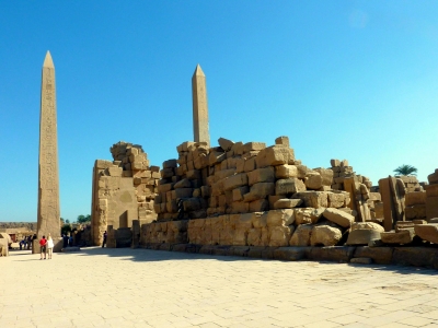 Zwei Obelisken im Karnaktempel bei Luxor